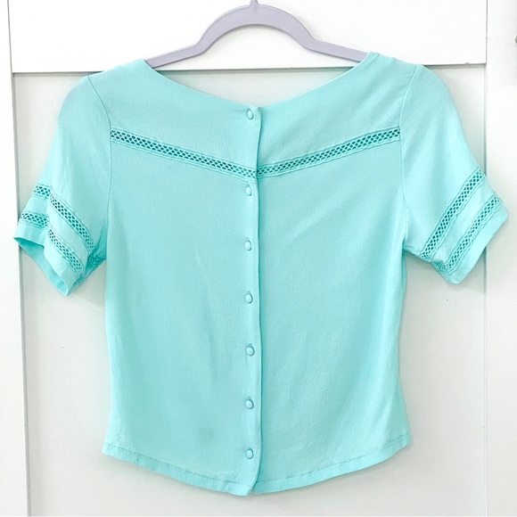 Lace Crochet Accent Cropped Girl Top Short Sleeve Back Buttons Scoop Neck Mint - Picture 2 of 5